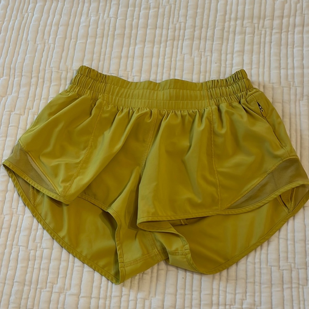 Lululemon hotty hot 2.5 inch short